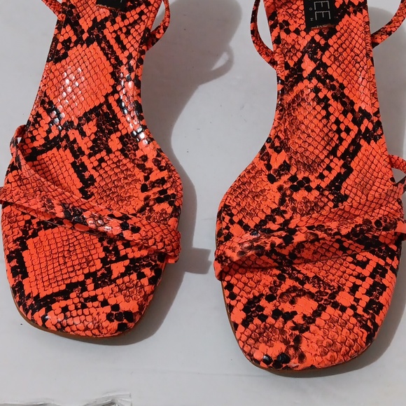 Olchee Square Toe Snake Embossed Strappy Heel Sandals in Neon Orange siz… - Picture 4 of 7